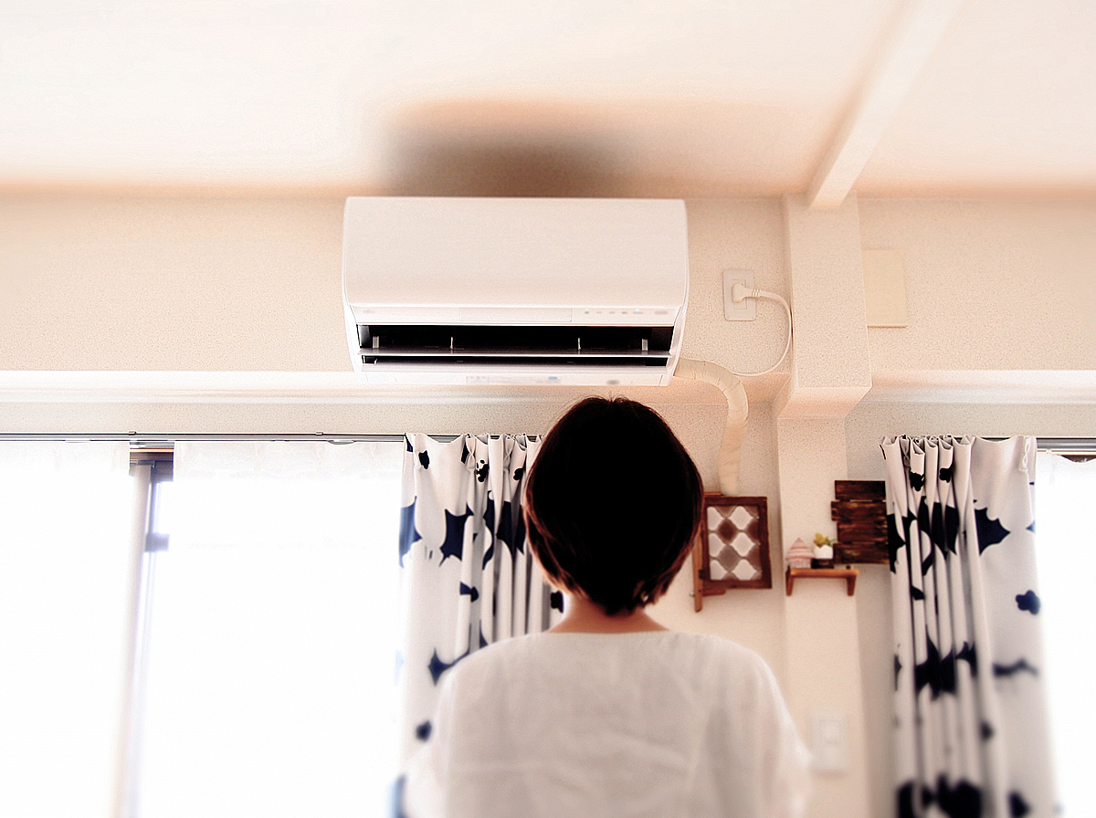 強い日差しと室内の暑さに悩む夏の悩み