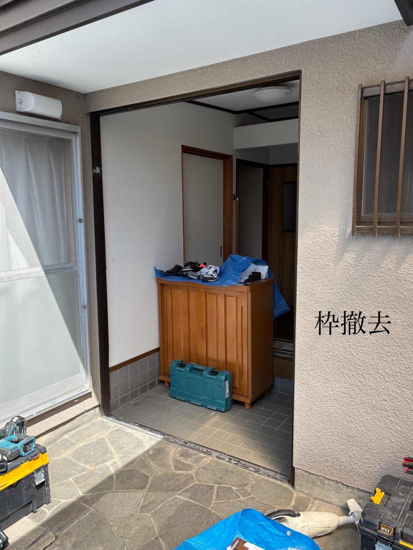 玄関引戸取替枠撤去