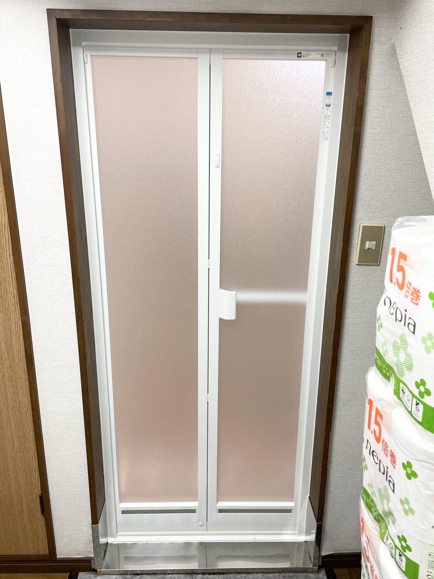 浴室中折れ戸