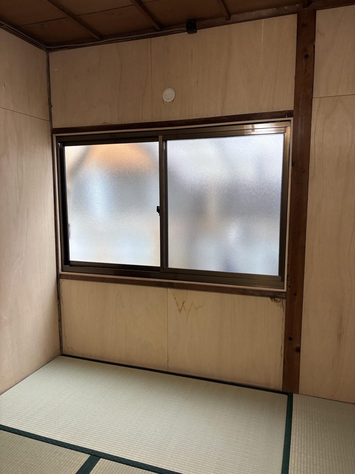 窓取付